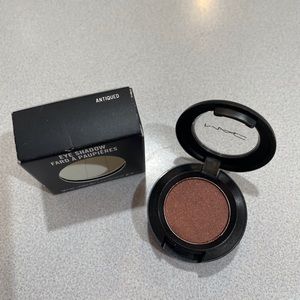 MAC EYE SHADOW- ANTIQUED